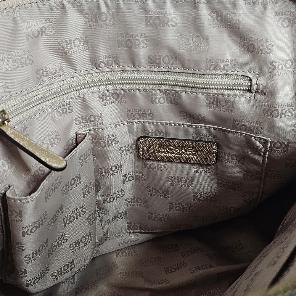 Michael Kors Cindy Large Pale Gold Dome Satchel Handbag Shoulder Tote Crossbody - Picture 10 of 12